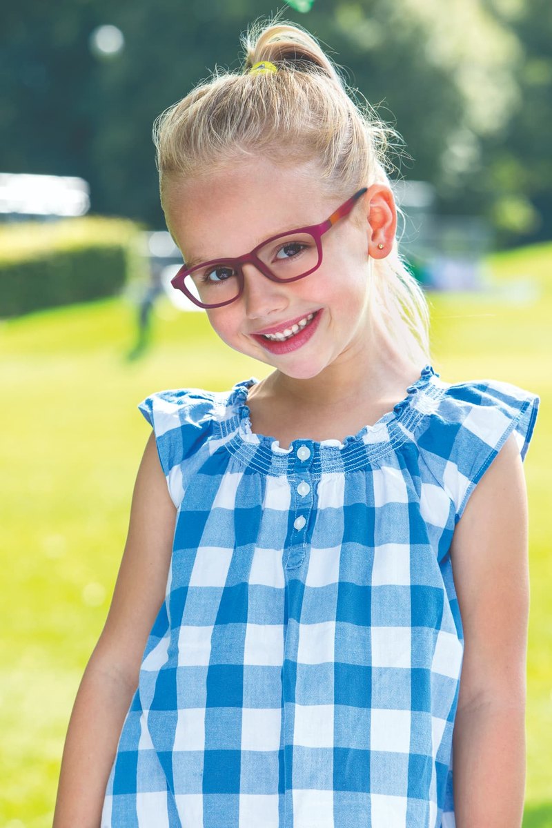 Girl wearing the Modern Optical Vibrant frame in purple